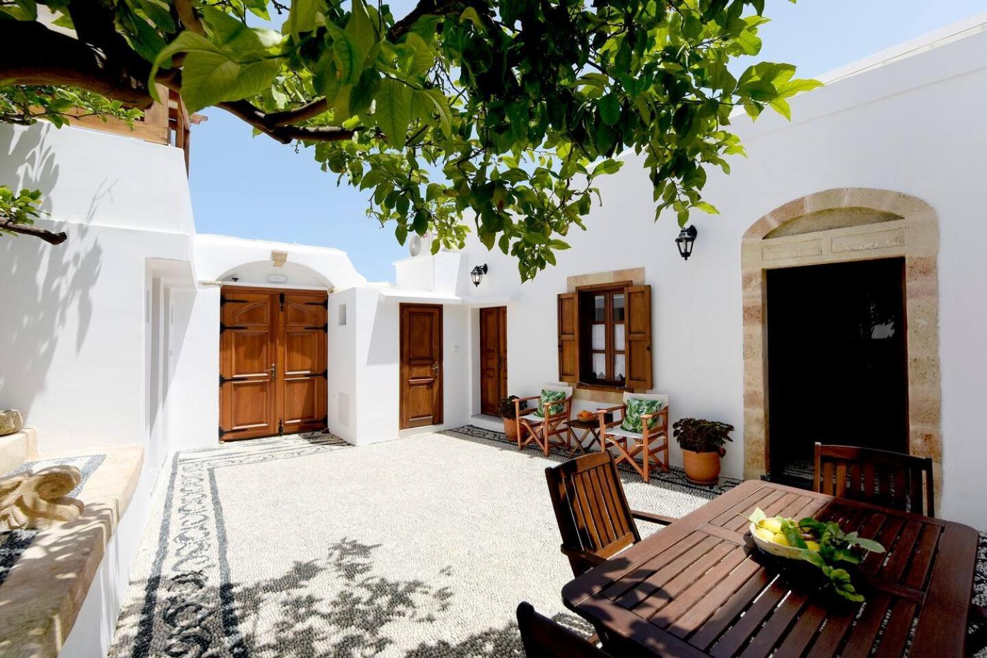 Villa Annoula - Traditional Lindian House
